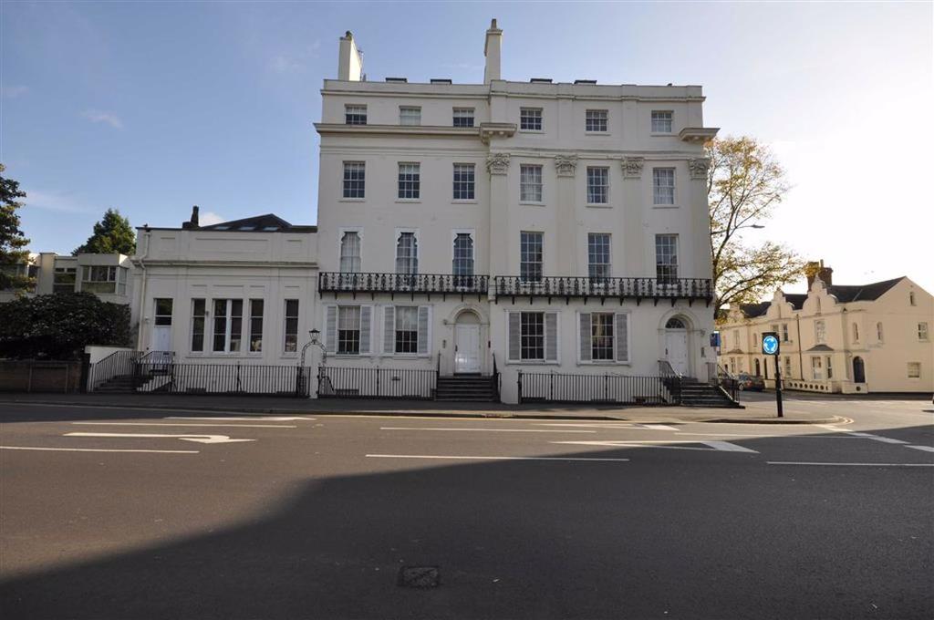 Kenilworth Road, Leamington Spa 1 bed apartment £875 pcm (£202 pw)