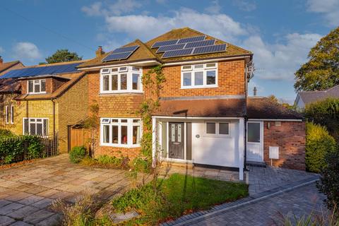 5 Hylands Close, Epsom, KT18 7EE