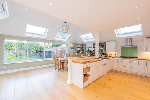 5 Hylands Close, Epsom, KT18 7EE