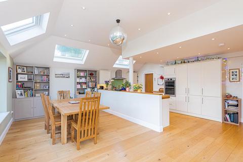 5 Hylands Close, Epsom, KT18 7EE