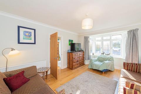 5 Hylands Close, Epsom, KT18 7EE
