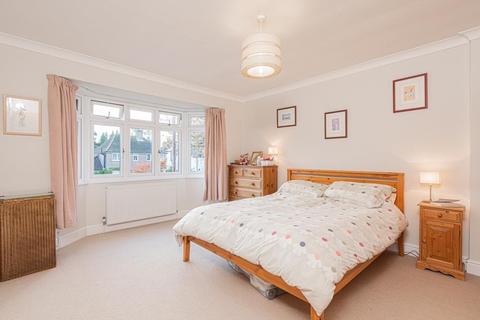5 Hylands Close, Epsom, KT18 7EE