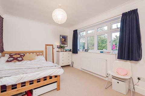5 Hylands Close, Epsom, KT18 7EE