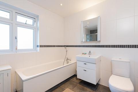 5 Hylands Close, Epsom, KT18 7EE