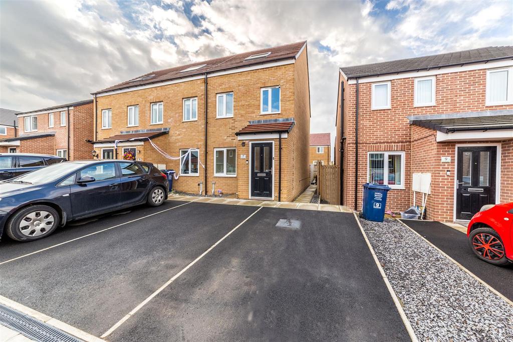 Pine Valley Mews, Dinnington, Newcastle Upon Tyne 3 bed townhouse £