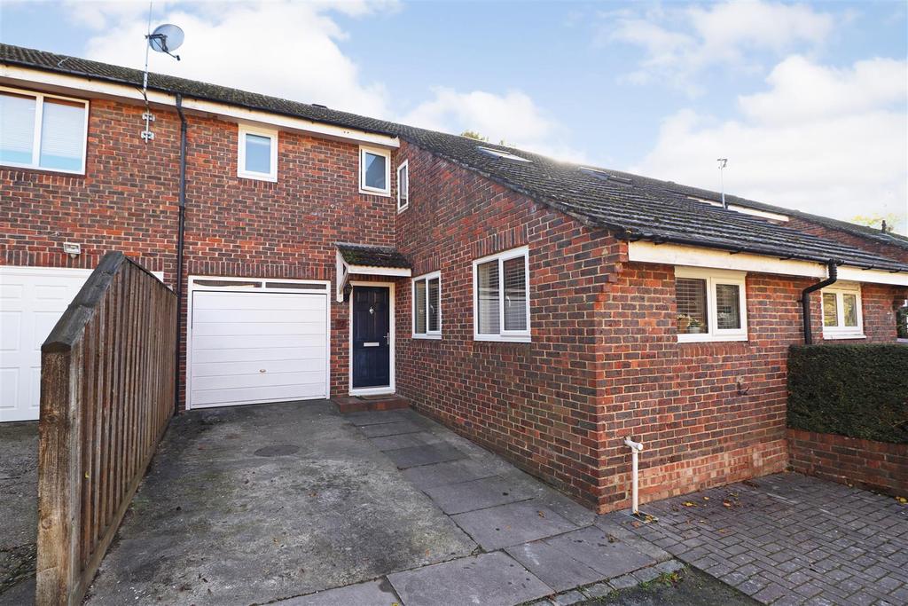 Cook Road, Horsham 3 bed terraced house £365,000