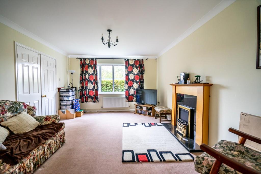 Russell Drive, Rawcliffe, York 3 bed terraced house £300,000