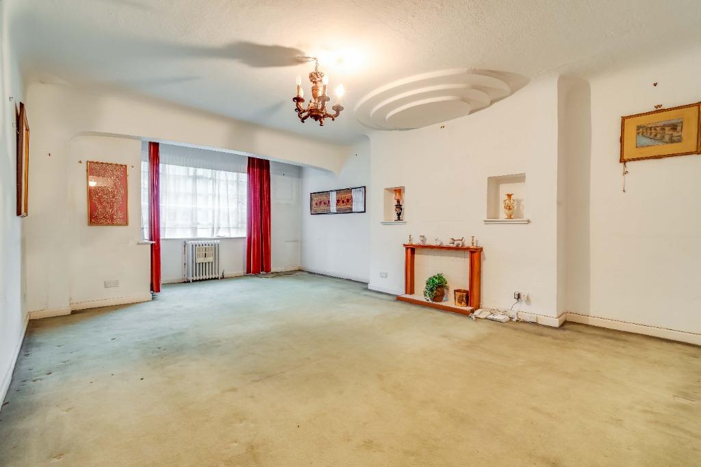 Kelvin Court, Kelvinside, Glasgow... 2 bed flat £229,000