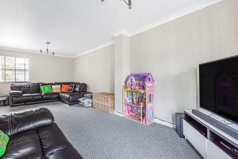 28 Bishopdale, Bracknell, RG12 7RY