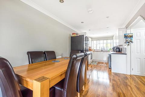 28 Bishopdale, Bracknell, RG12 7RY