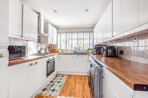 28 Bishopdale, Bracknell, RG12 7RY