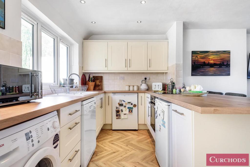 Birchwood Road, West Byfleet, KT14 2 bed £1,250 pcm (£288 pw)