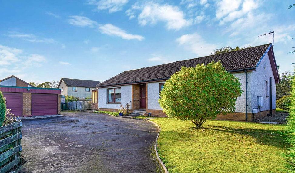 Galloway Crescent, Crieff PH7 4 bed detached house £290,000
