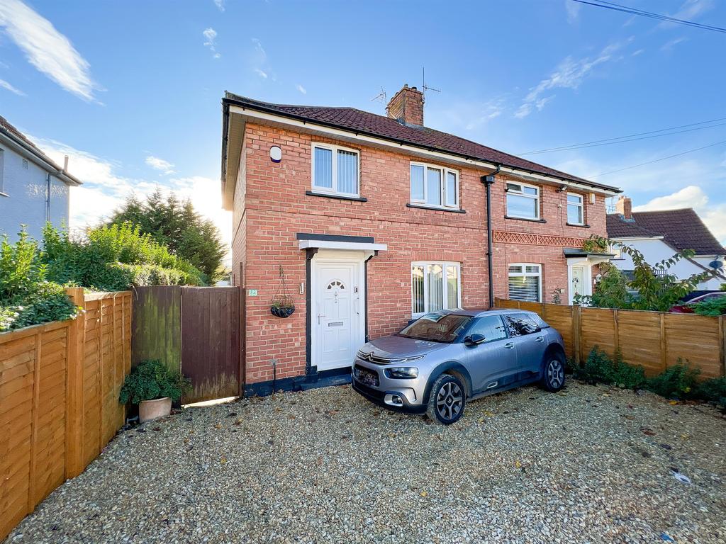 Wallingford Road, Knowle, Bristol... 3 bed semidetached house £250,000
