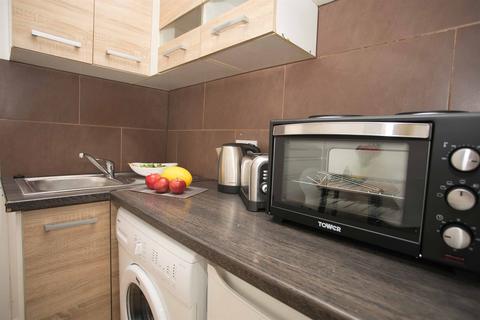 Studio to rent, Brent Street, Hendon, NW4
