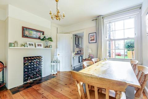 6 Latimer Road, Godalming, GU7 1BL