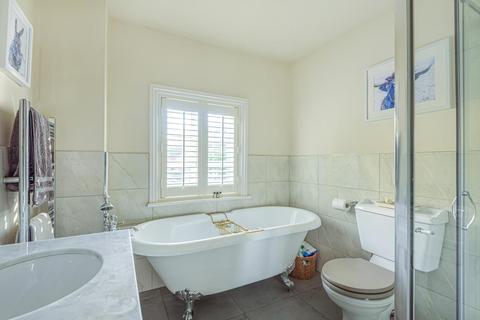 6 Latimer Road, Godalming, GU7 1BL
