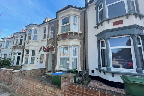 1 bedroom in a house share to rent, Inverine Road, Charlton, SE7