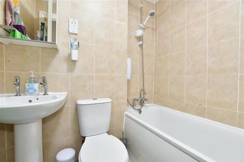 32 Thurlow Close, London, E4 9XE