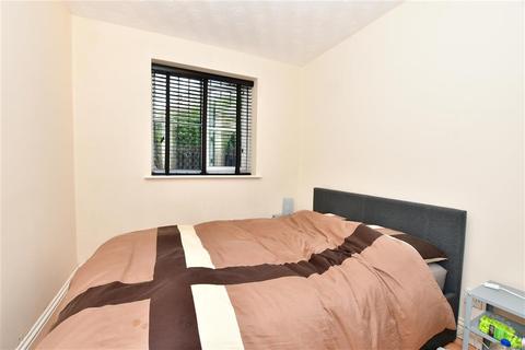 32 Thurlow Close, London, E4 9XE