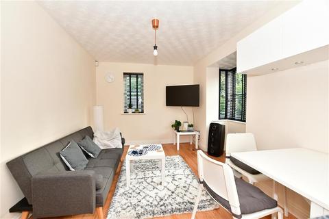 32 Thurlow Close, London, E4 9XE