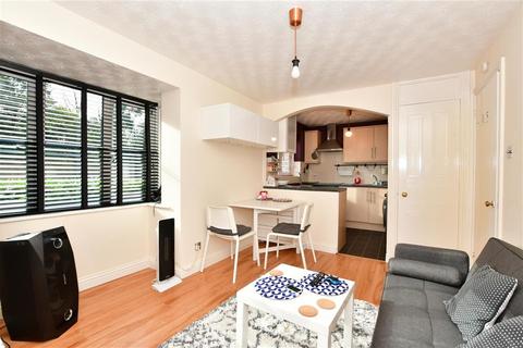32 Thurlow Close, London, E4 9XE