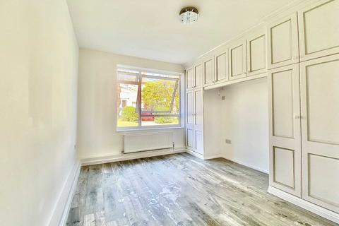 1 bedroom flat to rent, Friern Park, North Finchley London N12