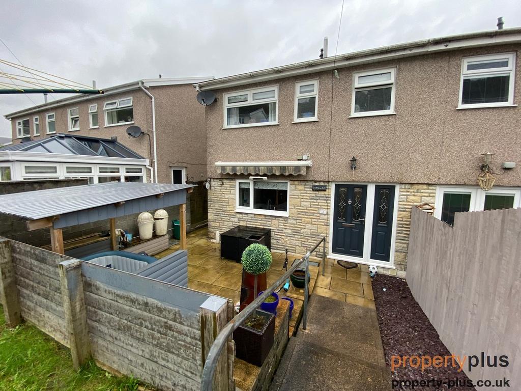 Kensington Drive, Porth Porth 3 bed semidetached house £210,000