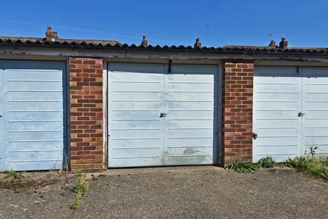 1 Mariner Gardens, Richmond, TW10 7UU