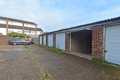 1 Mariner Gardens, Richmond, TW10 7UU