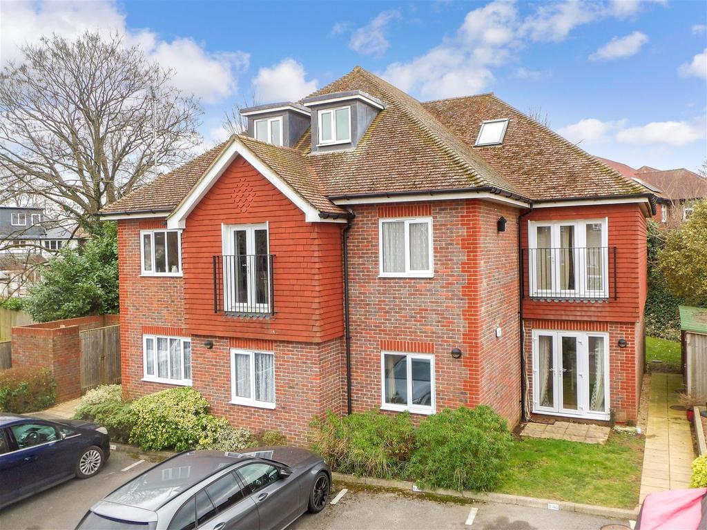 Arun Way, Horsham, West Sussex 1 bed ground floor flat £210,000