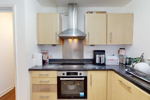 3 bedroom apartment to rent, Canalside Gardens, Southall, UB2