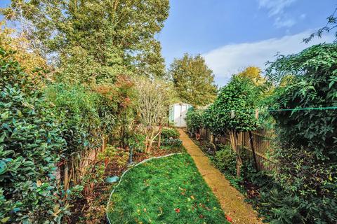 42 Railway Road, Teddington, TW11 8SD