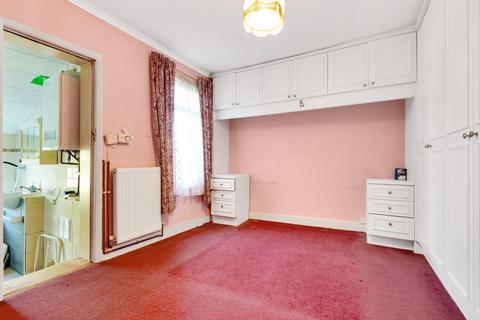 42 Railway Road, Teddington, TW11 8SD