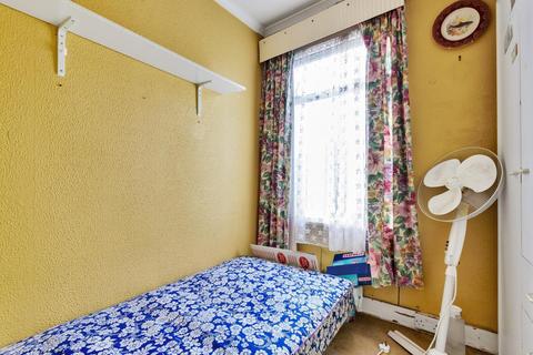 42 Railway Road, Teddington, TW11 8SD