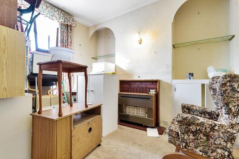 42 Railway Road, Teddington, TW11 8SD