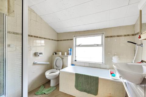 42 Railway Road, Teddington, TW11 8SD