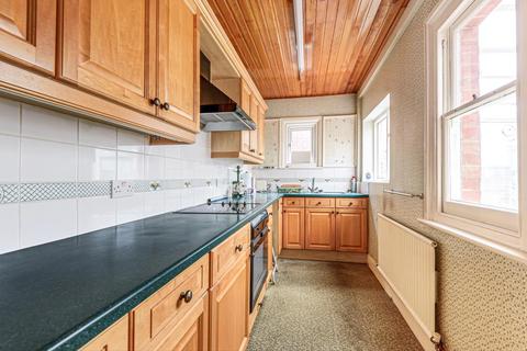 44 Grasmere Road, Lightwater, GU18 5TJ