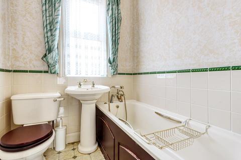 44 Grasmere Road, Lightwater, GU18 5TJ