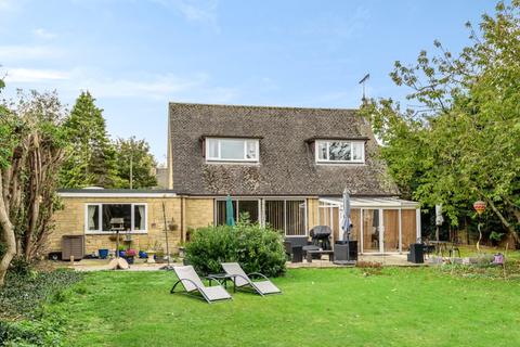 31 Home Close, Carterton, OX18 3GQ
