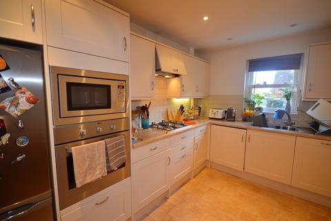 3 bedroom semi-detached house to rent, Wheelwrights Close, Arundel, BN18