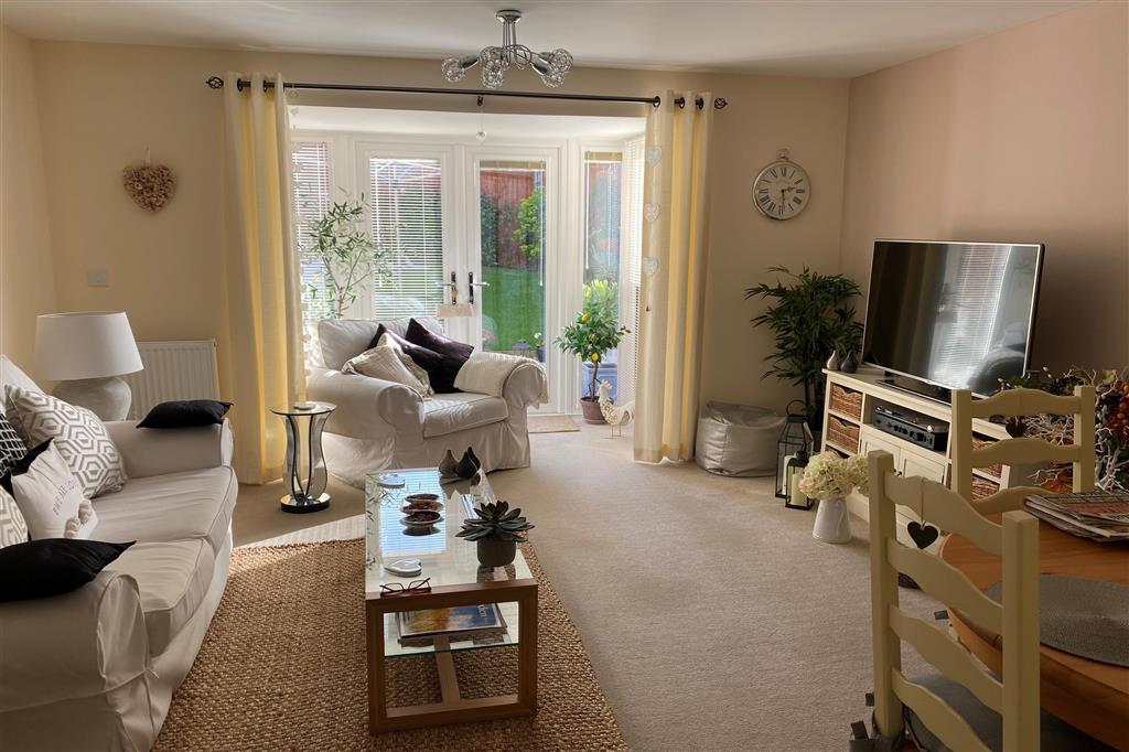 Albert Way, East Cowes, Isle of Wight 3 bed terraced house £245,000