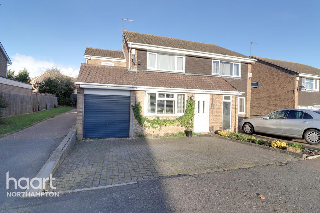 Lowick Court, Northampton 3 bed semidetached house £280,000