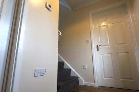 4 bedroom semi-detached house to rent, Comet Avenue, Knutton, ST5