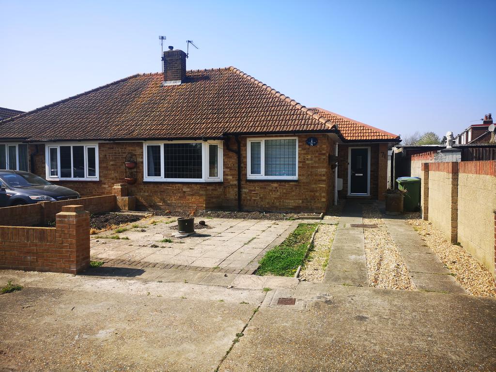 Newgate Lane, Fareham PO14 2 bed semidetached bungalow £925 pcm (£