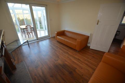 3 bedroom house to rent, St. Annes Road, Leeds LS6