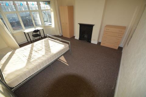 3 bedroom house to rent, St. Annes Road, Leeds LS6