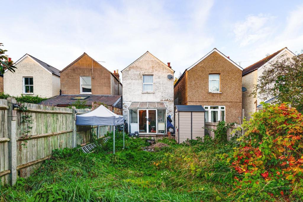 Gordon Road, Kingston Upon Thames, KT2 3 bed detached house £850,000