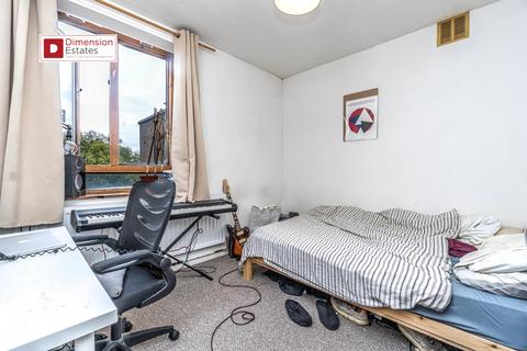 3 bedroom flat to rent, Warwick Grove, Upper Clapton, Stamford Hill, Hackney, E5