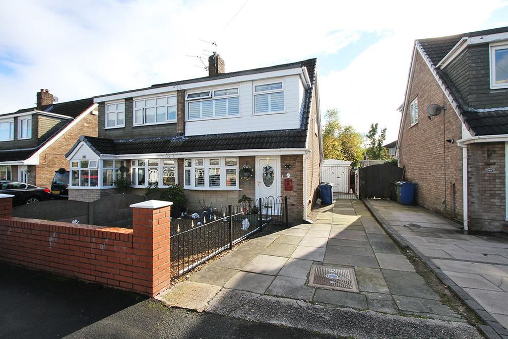 Lincoln Drive, AshtoninMakerfield... 3 bed semidetached house £160,000